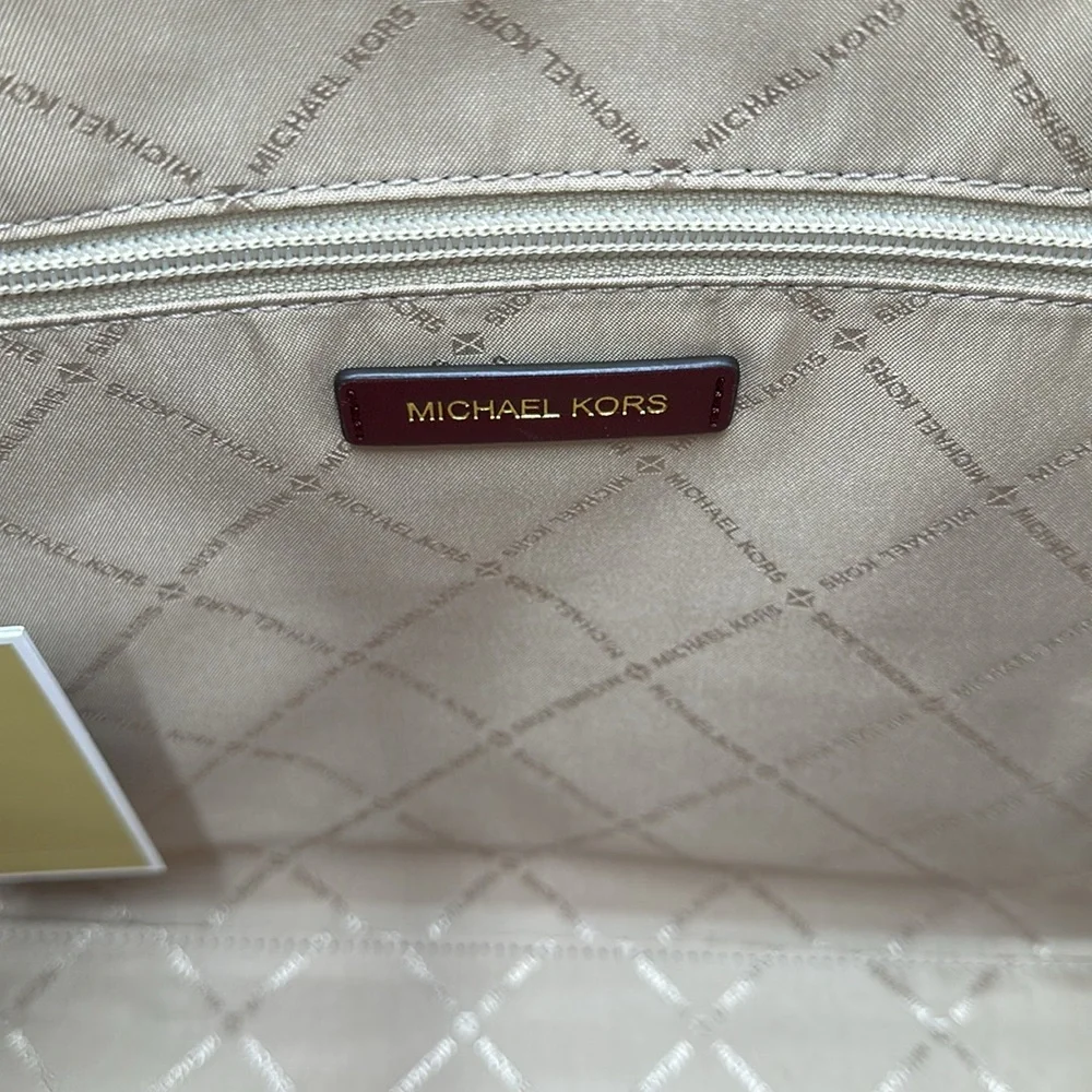 Michael Kors Medium SHEARLING MIRELLA Tote
Shoulder Bag Sherpa
Oxblood
NWT - Picture 10 of 16